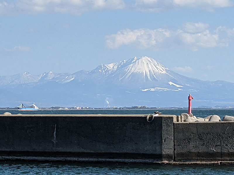 大根島から中海ごしに見る大山